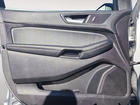 Used 2020 Ford Edge SE image 16