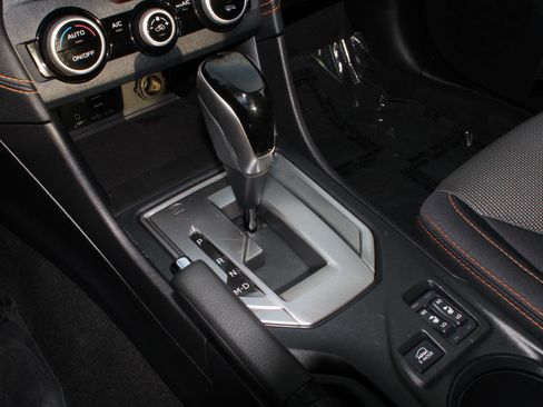 Used 2020 Subaru Crosstrek 2.0i Premium image 14