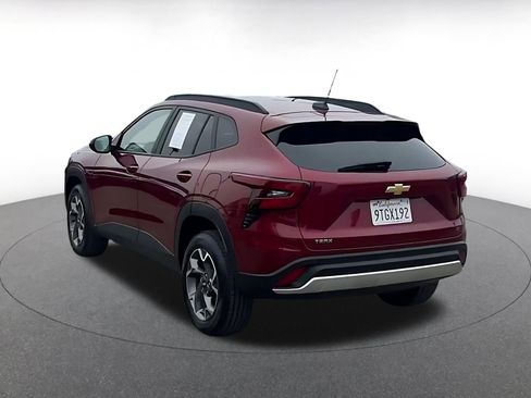 Used 2025 Chevrolet Trax LT w/ LT Convenience Package image 11