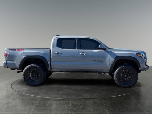 Used 2021 Toyota Tacoma TRD Off-Road w/ Technology Package AWD/4WD image 10