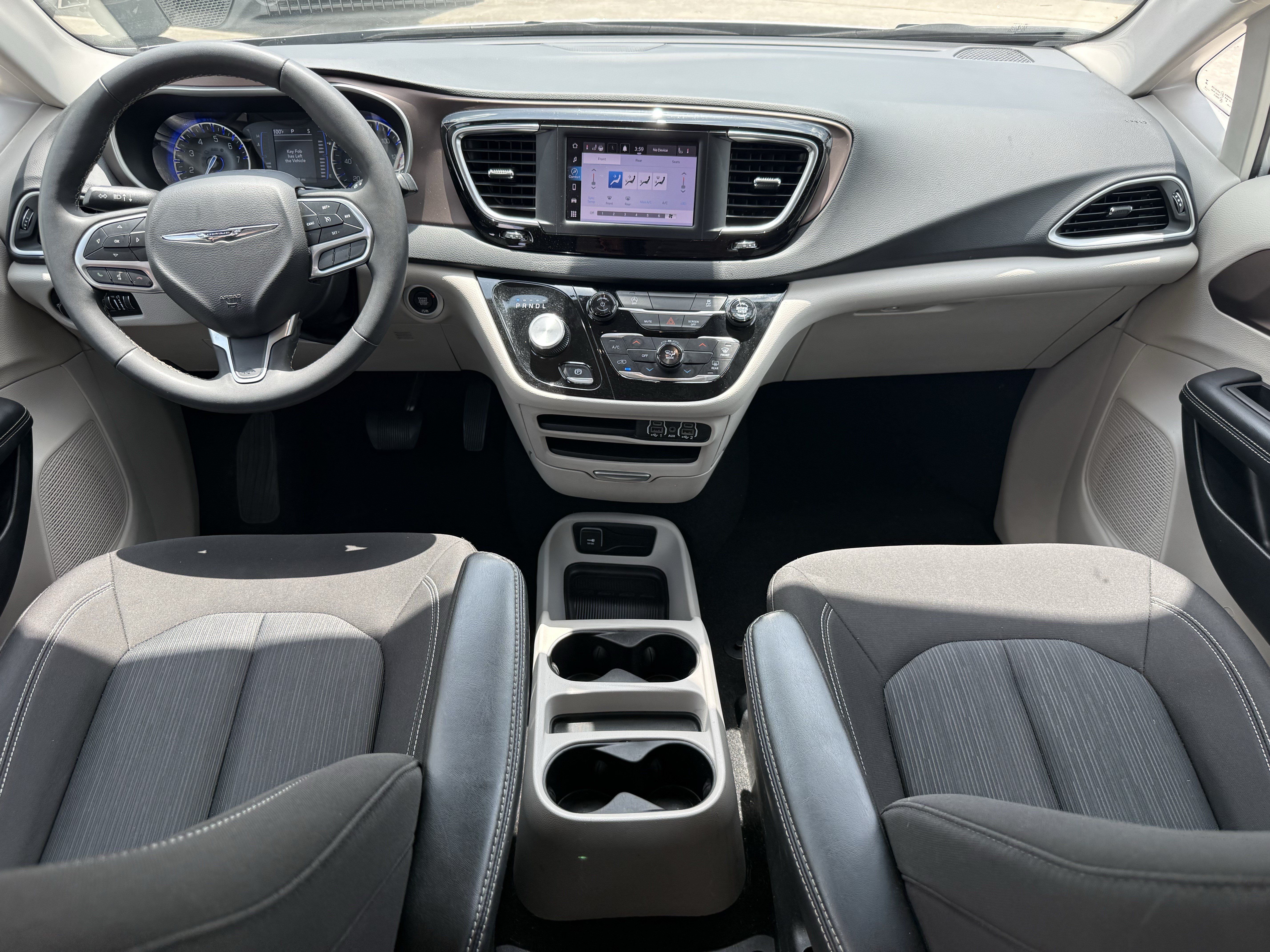 Used 2024 Chrysler Voyager LX FWD image 9