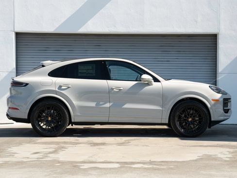 New 2026 Porsche Cayenne Coupe AWD/4WD image 8