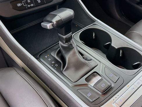 Used 2025 Kia Carnival image 19