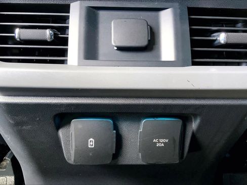 Certified 2024 Ford F150 Lariat w/ FX4 Off-Road Package image 33