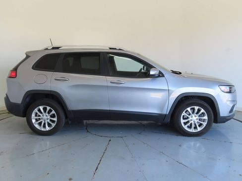 Used 2021 Jeep Cherokee Latitude image 2