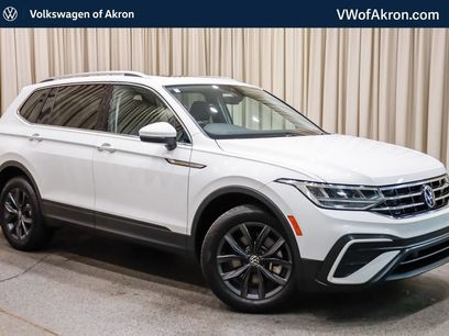 Used 2024 Volkswagen Tiguan SE w/ Panoramic Sunroof Package