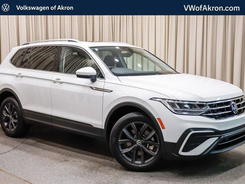 Used 2024 Volkswagen Tiguan SE w/ Panoramic Sunroof Package AWD/4WD image 1