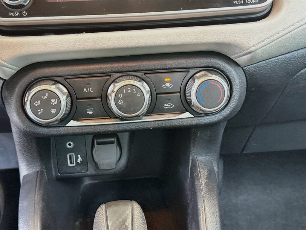 Used 2022 Nissan Versa SV FWD image 17