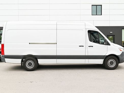 Used 2022 Mercedes-Benz Sprinter 2500 image 7