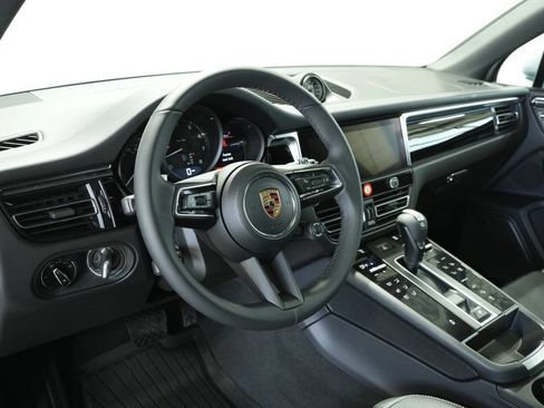 New 2026 Porsche Macan image 4