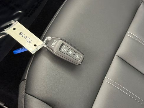 Used 2025 Audi Q5 Premium Plus w/ Premium Plus AWD/4WD image 24