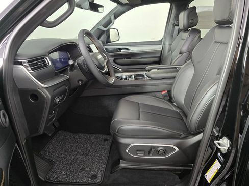 New 2026 Jeep Grand Wagoneer 4WD image 17