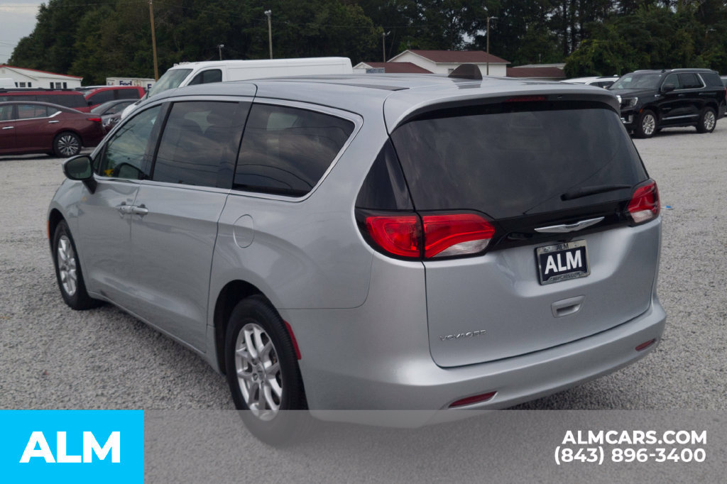 Used 2023 Chrysler Voyager LX FWD image 10