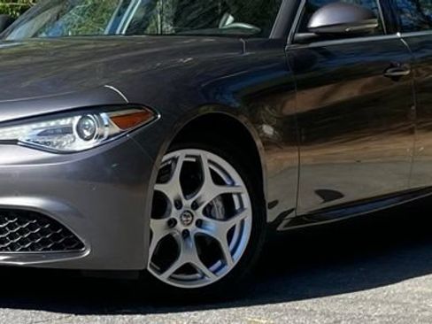 Used 2019 Alfa Romeo Giulia Ti AWD/4WD image 2