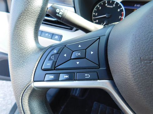 Used 2025 Nissan Altima 2.5 SV FWD image 19