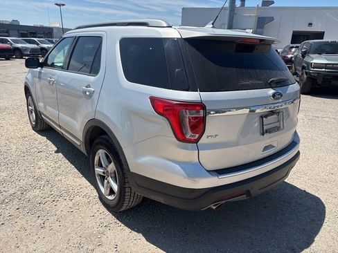 Used 2018 Ford Explorer XLT w/ Equipment Group 201A FWD image 15