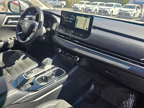 Used 2025 Mitsubishi Outlander SE AWD/4WD image 11