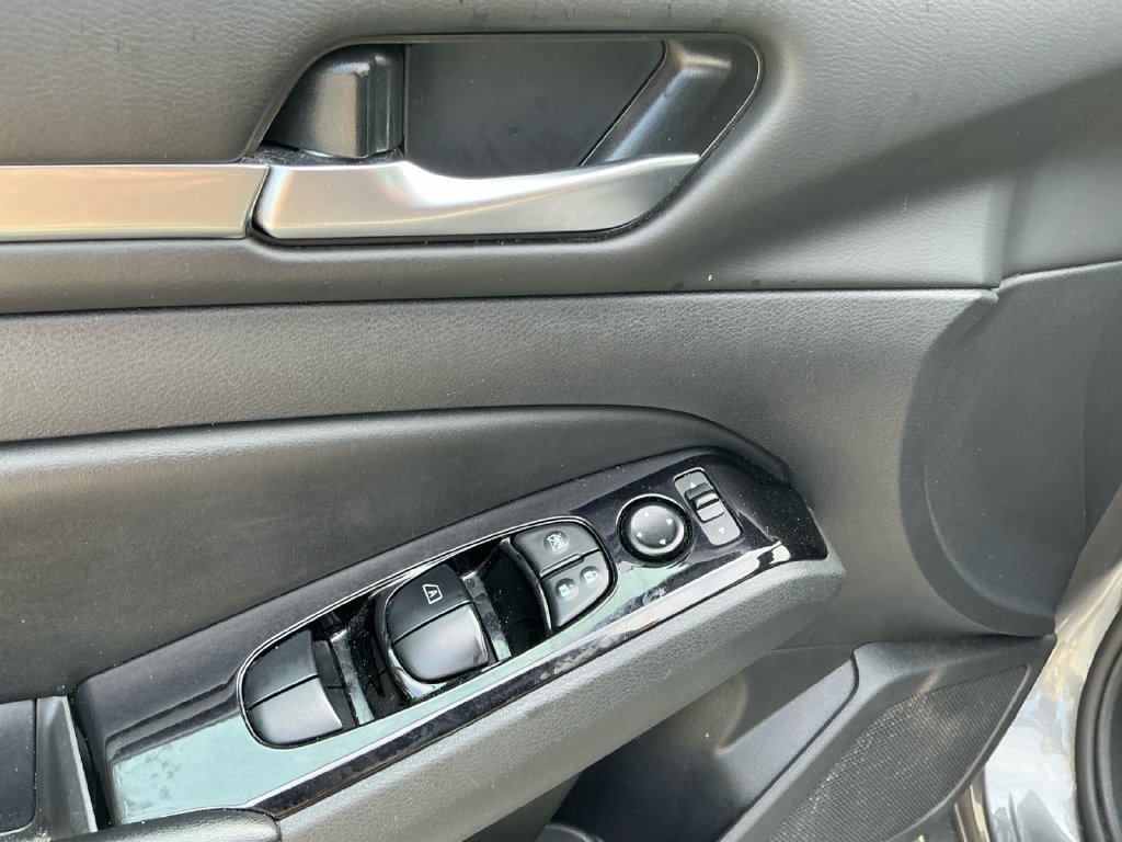 Used 2024 Nissan Altima 2.5 SR FWD image 23