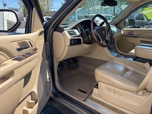 Used 2014 Cadillac Escalade ESV Premium AWD/4WD image 20