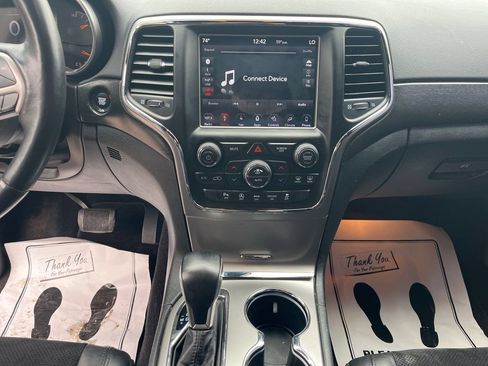 Used 2018 Jeep Grand Cherokee Altitude AWD/4WD image 17