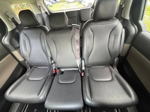 Used 2026 Kia Carnival FWD image 41