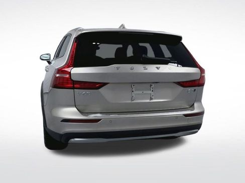 New 2026 Volvo V60 B5 Cross Country Ultra w/ Protection Package Premier image 21