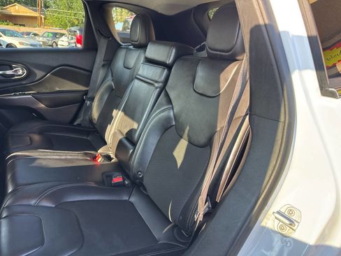 Used 2019 Jeep Cherokee Latitude Plus image 15