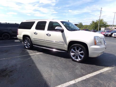 Used 2013 GMC Yukon XL Denali image 3