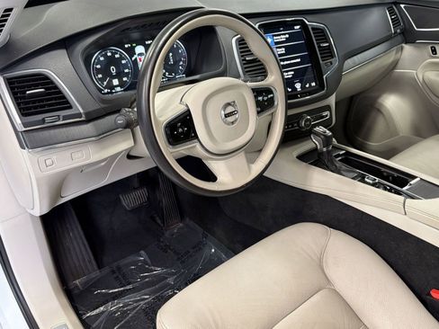 Used 2020 Volvo XC90 T5 Momentum AWD/4WD image 4