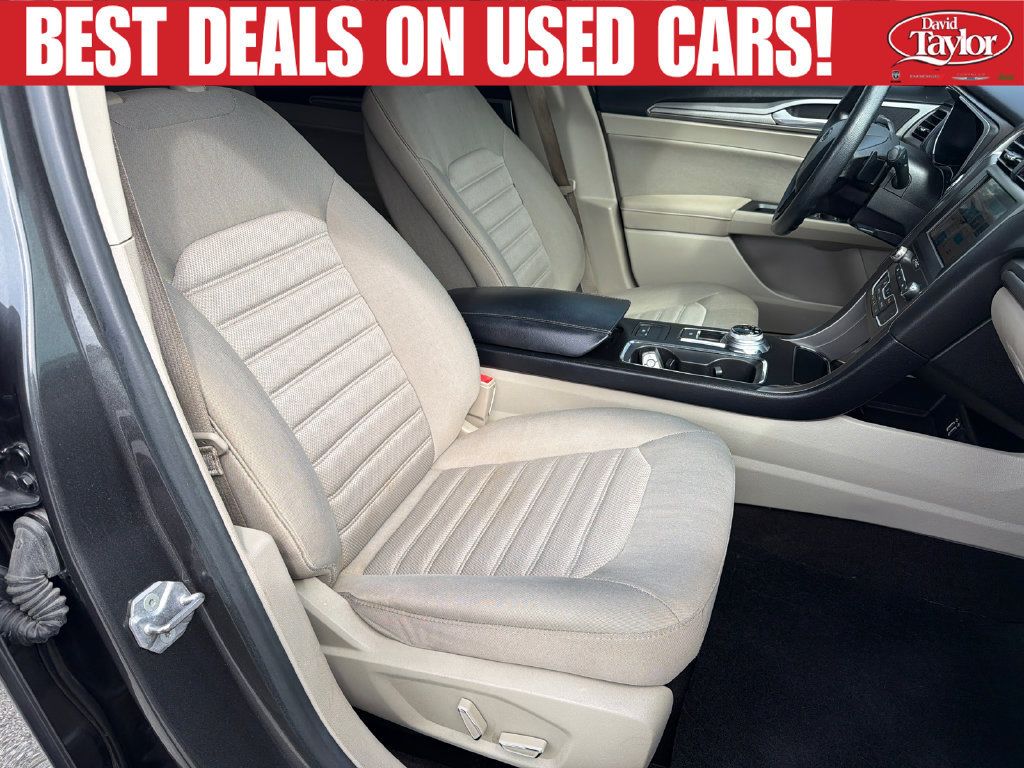Used 2019 Ford Fusion SE FWD image 30