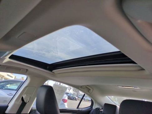 Used 2024 Lexus ES 300h w/ Premium Package image 25