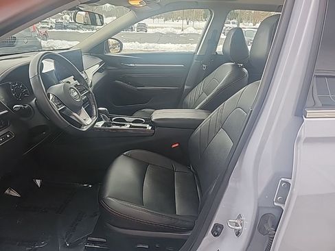 Used 2023 Nissan Altima 2.5 SR w/ SR Premium Package image 9