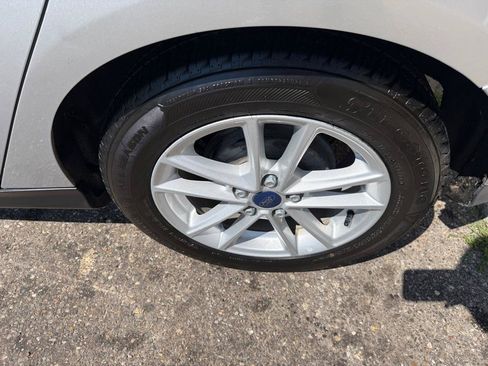 Used 2015 Ford Focus SE FWD image 7