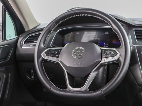 Used 2023 Volkswagen Tiguan SE FWD image 12