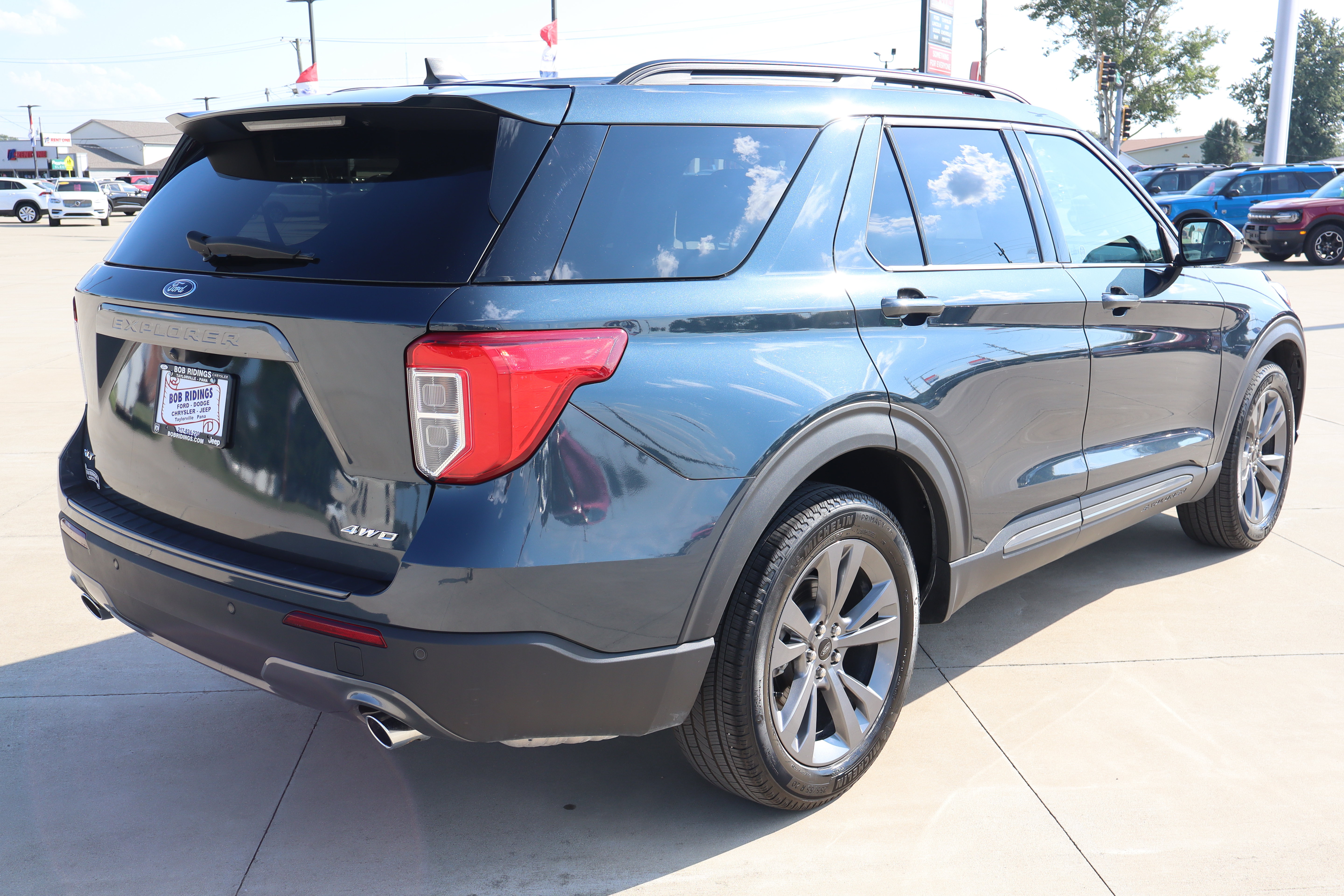 Used 2024 Ford Explorer XLT w/ Equipment Group 202A AWD/4WD image 6