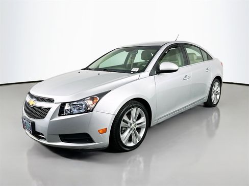 Used 2011 Chevrolet Cruze LTZ image 4