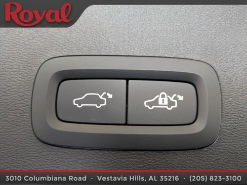 Certified 2024 Volvo XC40 B5 Plus w/ Protection Package Premier image 13