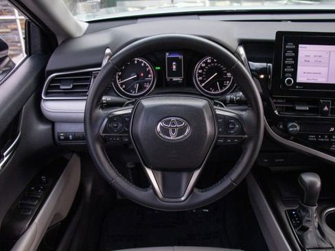 Used 2023 Toyota Camry SE w/ Convenience Package image 12