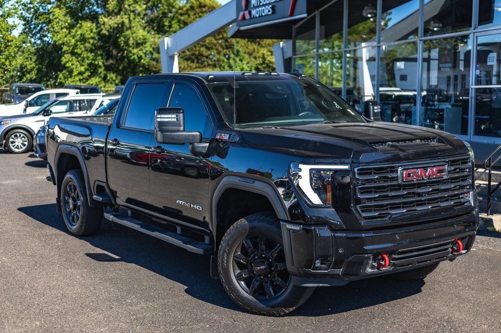Used 2025 GMC Sierra 3500 AT4 w/ Technology Package AWD/4WD image 2
