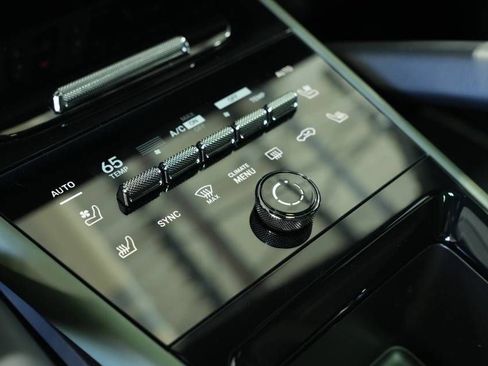 Certified 2025 Porsche Cayenne AWD/4WD image 23