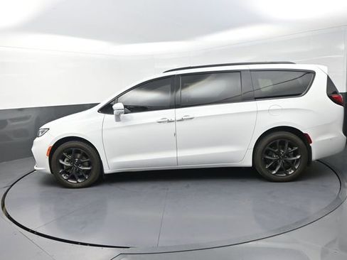 Used 2022 Chrysler Pacifica Limited w/ S Appearance Package AWD/4WD image 43