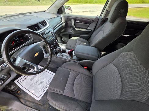 Used 2015 Chevrolet Traverse LT w/ Style and Technology Package AWD/4WD image 3