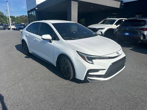 Used 2025 Toyota Corolla SE FWD image 1