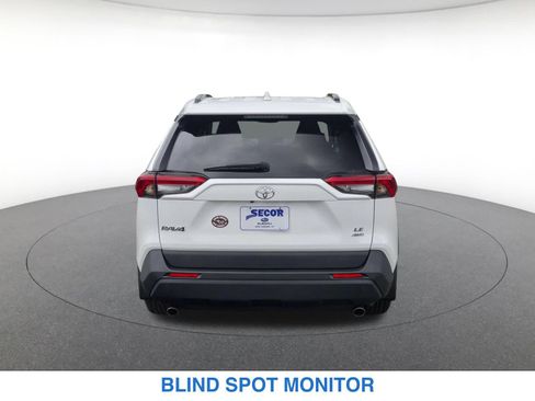 Used 2021 Toyota RAV4 LE w/ Carpet Mat Package (TMS) AWD/4WD image 8