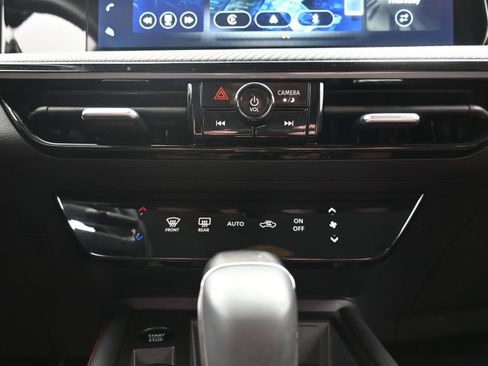 Used 2025 Nissan Kicks SR FWD image 34