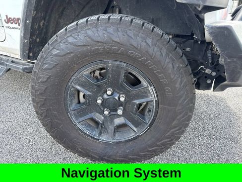 Used 2023 Jeep Gladiator Mojave AWD/4WD image 2