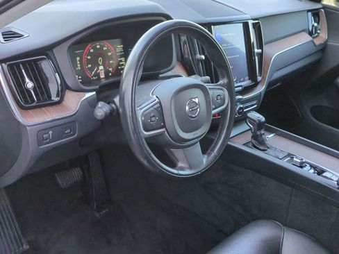 Used 2019 Volvo XC60 T6 Momentum w/ Premium Package AWD/4WD image 2