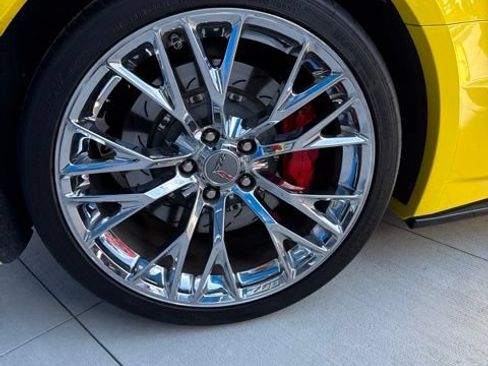 Used 2016 Chevrolet Corvette Z06 w/ 3LZ Preferred Equipment Group RWD image 9