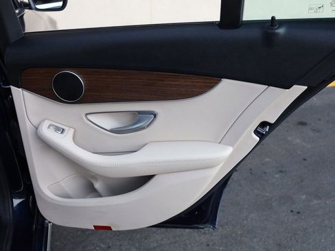 Used 2019 Mercedes-Benz C 300 4MATIC Sedan image 20