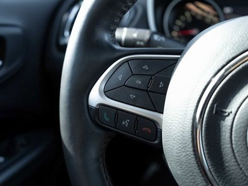 Used 2018 Jeep Compass Latitude w/ Popular Equipment Group image 17